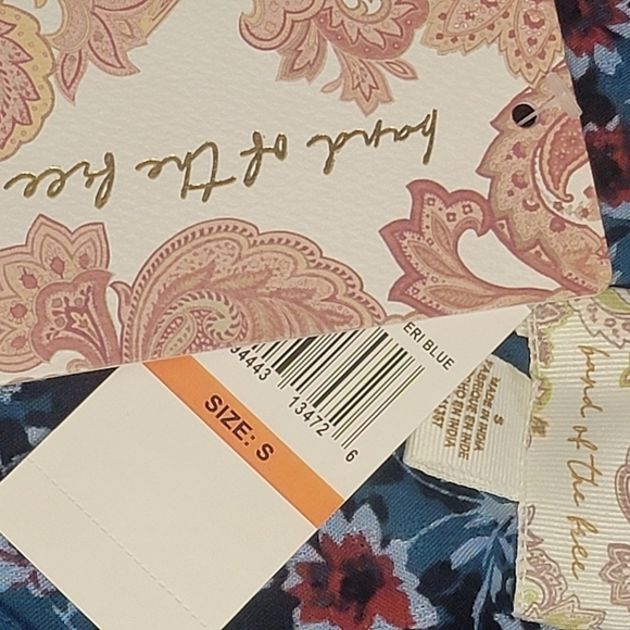 BOG BAND OF THE FREE Josie Sapphire Top Peri Blue Tropical Floral V-Neck Small - Picture 7 of 10